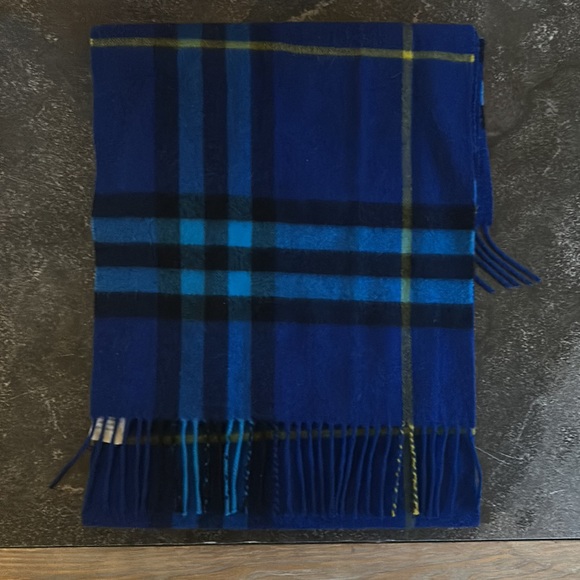 Burberry Cashmere Scarf - Picture 4 of 4